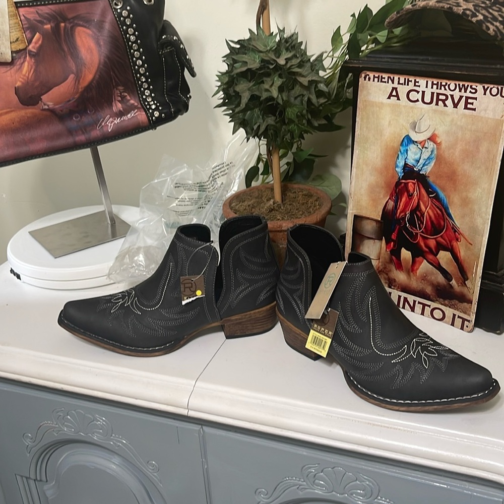 ROPER Black cowgirl ankle Boots with White Stitching, Size 9.5